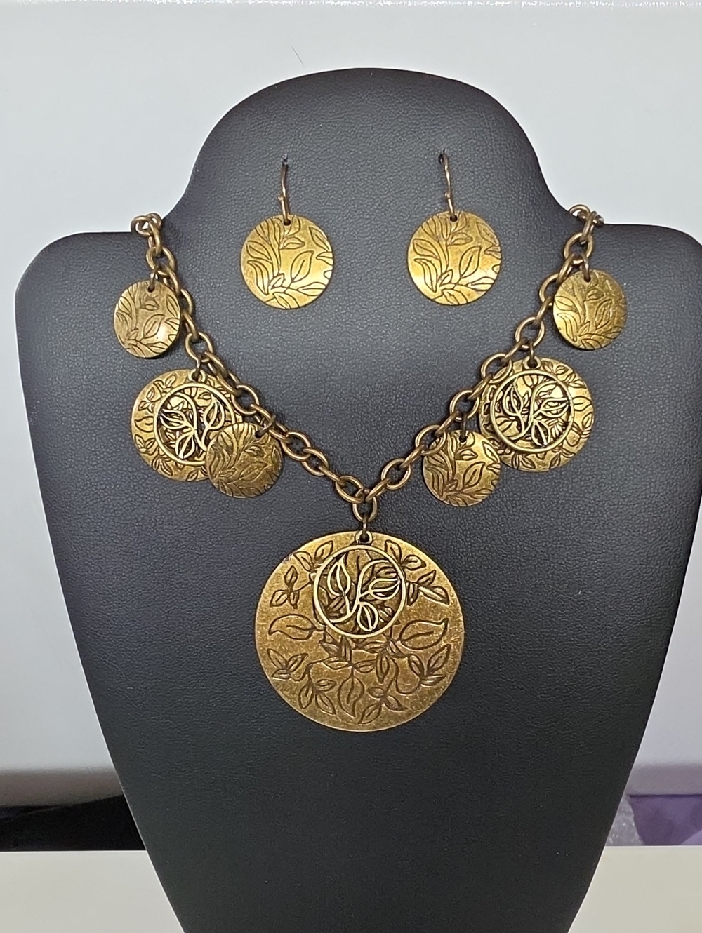 Gold Floral Disc Necklace and Earring Set